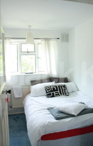 			4 Bedroom, 1 bath, 1 reception Flat			 Kelland Close, Park Road, CROUCH END